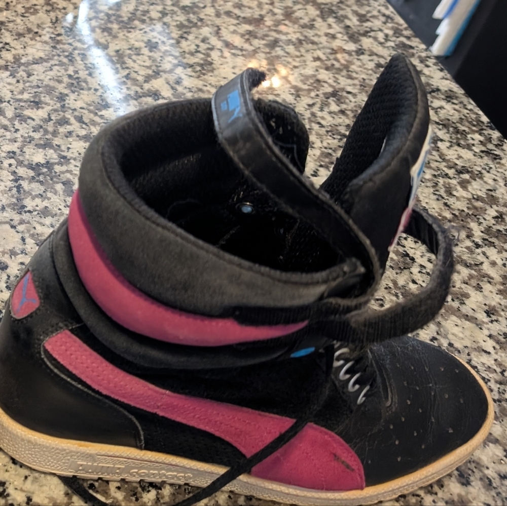 Puma Women's Black and Pink High-Top Sneakers